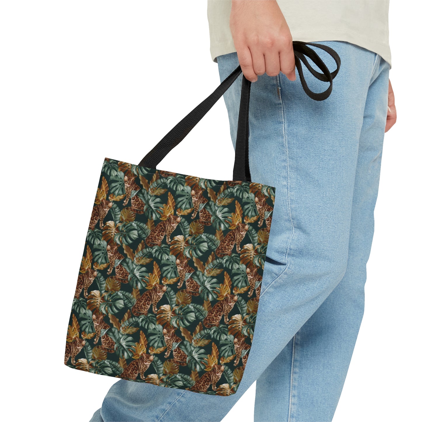 Tote bag with a Bengal cat and leaf pattern.