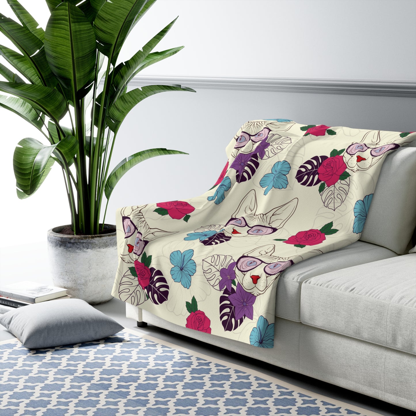 Fleece blanket warm indoor throw with Sphynx cats & flower pattern design.