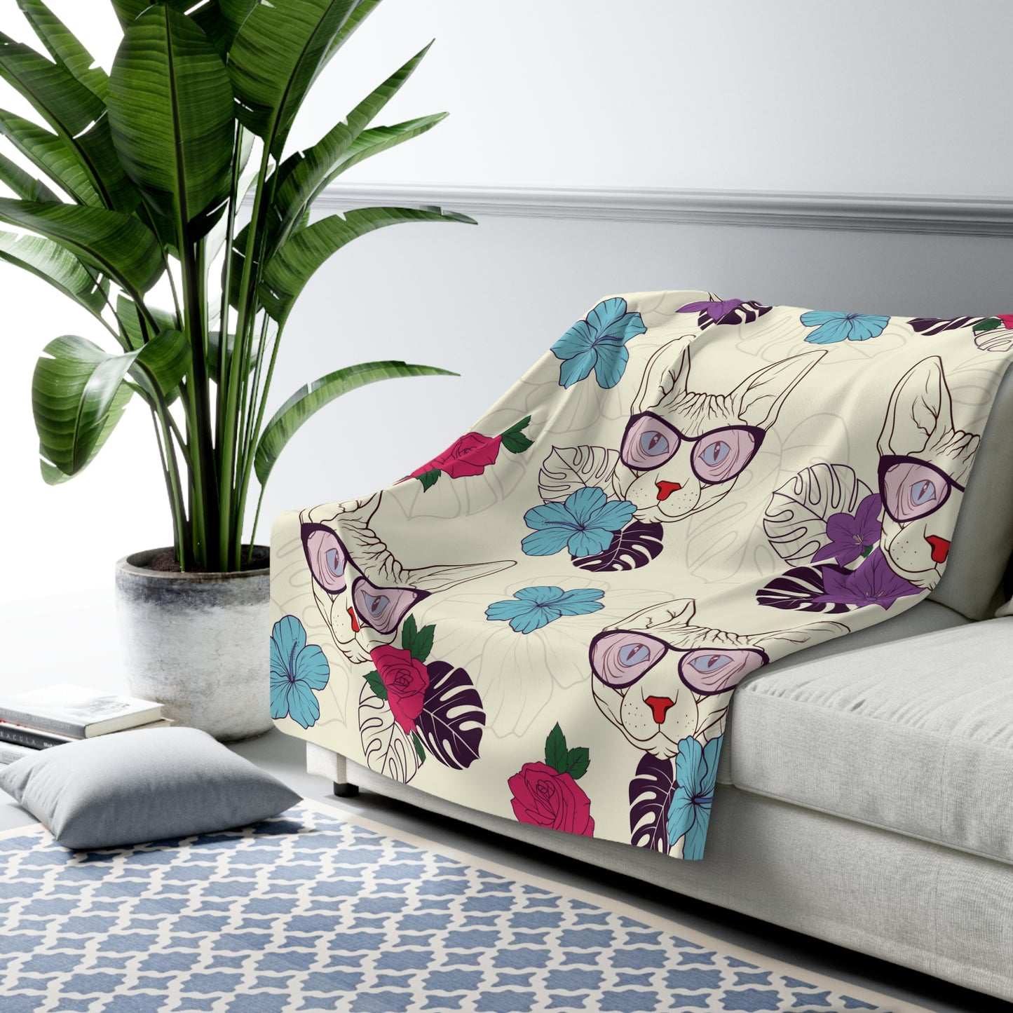 Fleece blanket warm indoor throw with Sphynx cats & flower pattern design.