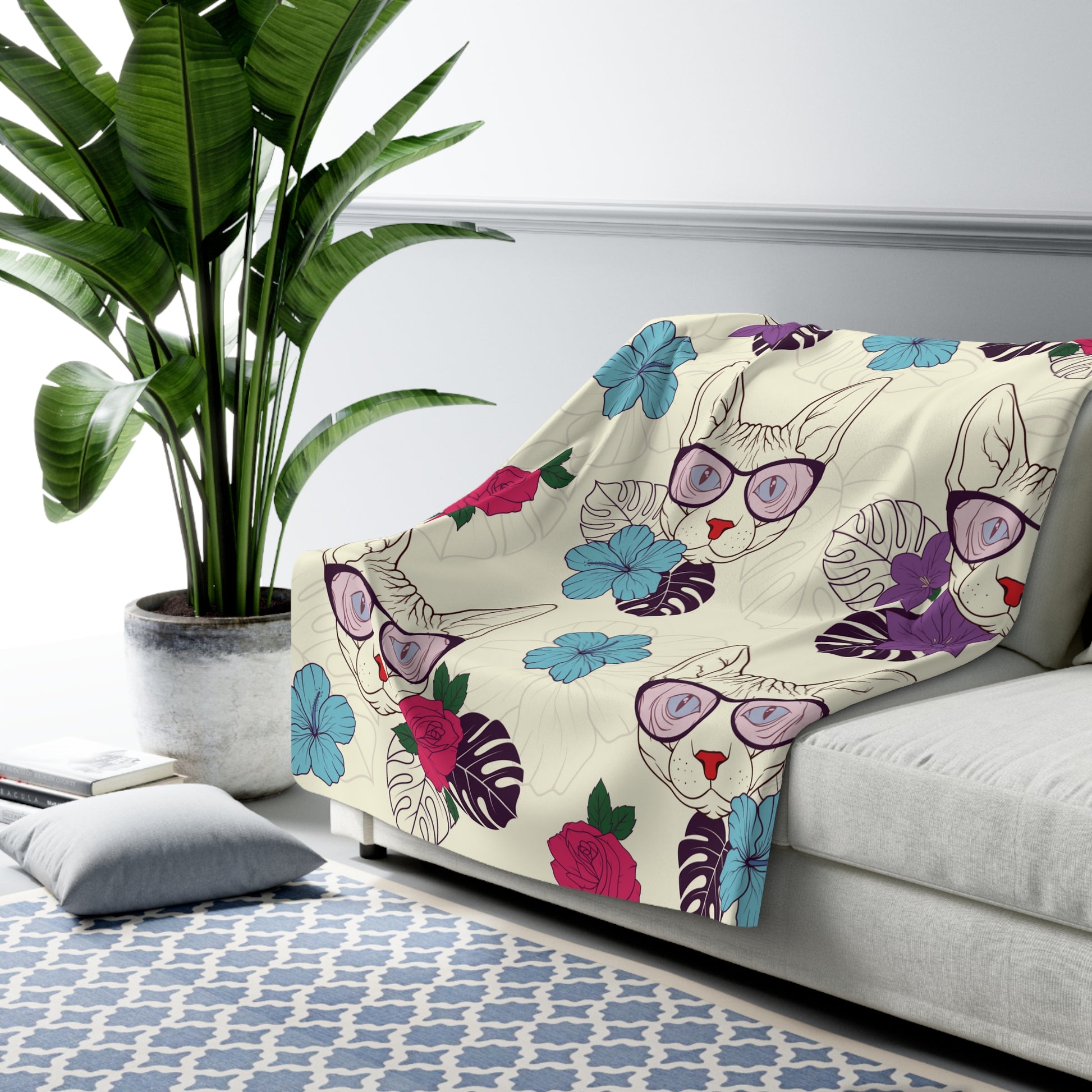 Fleece blanket warm indoor throw with Sphynx cats & flower pattern design.