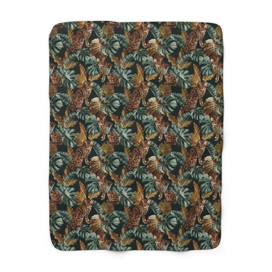 Fleece blanket with Bengal cats and oversized tropical leaves motif 