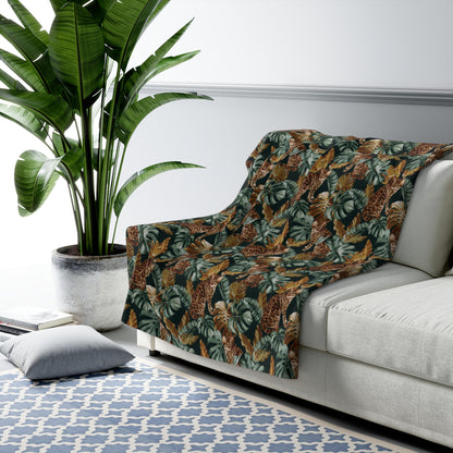 Fleece blanket with Bengal cats and oversized tropical leaves motif 